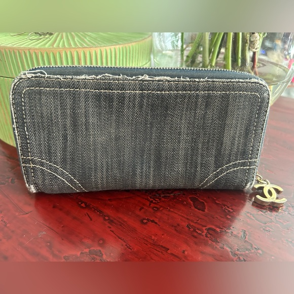Chanel Denim Wallet - 100% Authentic - Picture 3 of 11